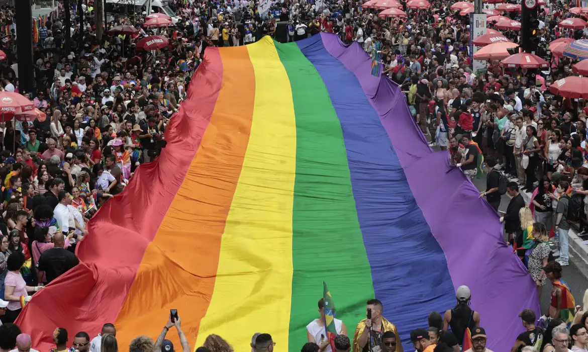 Parada do Orgulho LGBT 2026: A rua convoca, a urna confirma!
